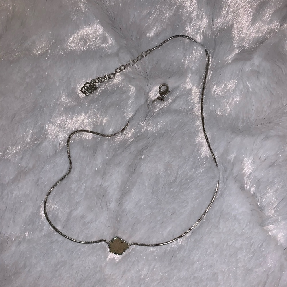 Kendra Scott necklace